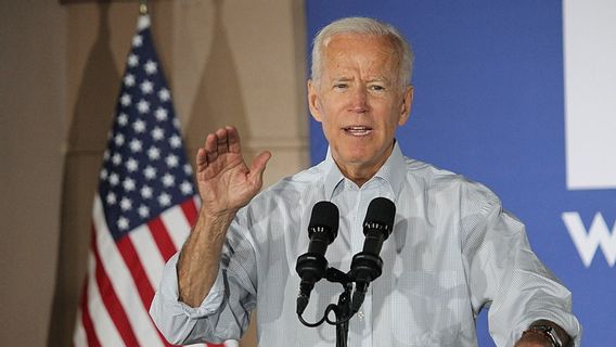 Twitter和Facebook禁止Biden文章，偏见还是防止恶作剧的态度？