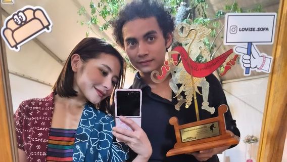 Bucin Maksimal，Prilly Latuconsina愿意飞到城市外围吃鸡肉面条与Omara Esteghlal一起