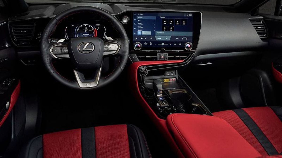 Sistem Tampilan Elektronik Bermasalah, Toyota Tarik Hampir 3000 Unit Lexus di China