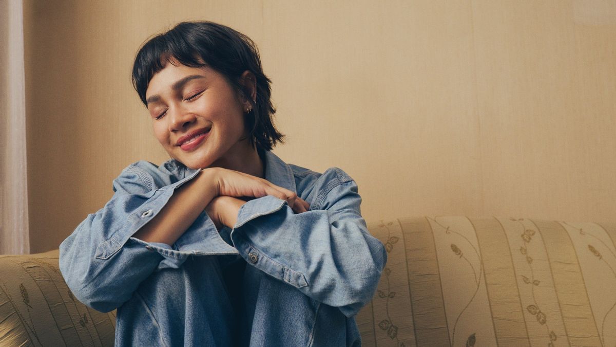 Andien Presents a Dreamy Folk Atmosphere that is Refreshing in the Single Manusia Favorit