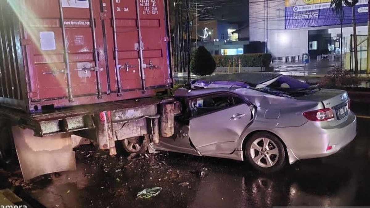 Kecelakaan Mobil Sedan Dokter Tabrak Truk yang Tewaskan Satu Orang di Palembang Diduga karena Mengantuk