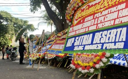 Karangan Bunga di Rumah Prabowo Baru Tiba Sore Hari, Kok Bisa?