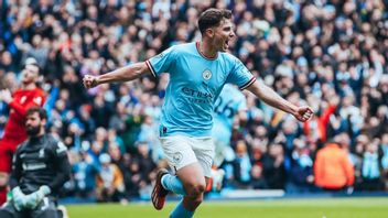 Manchester City Sticks To Arsenal After Entering Liverpool 4-1