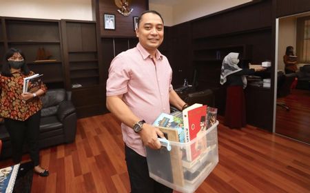 Calon Walkot Surabaya Eri Cahyadi Kemasi Barang di Pemkot, Besok Daftar KPU