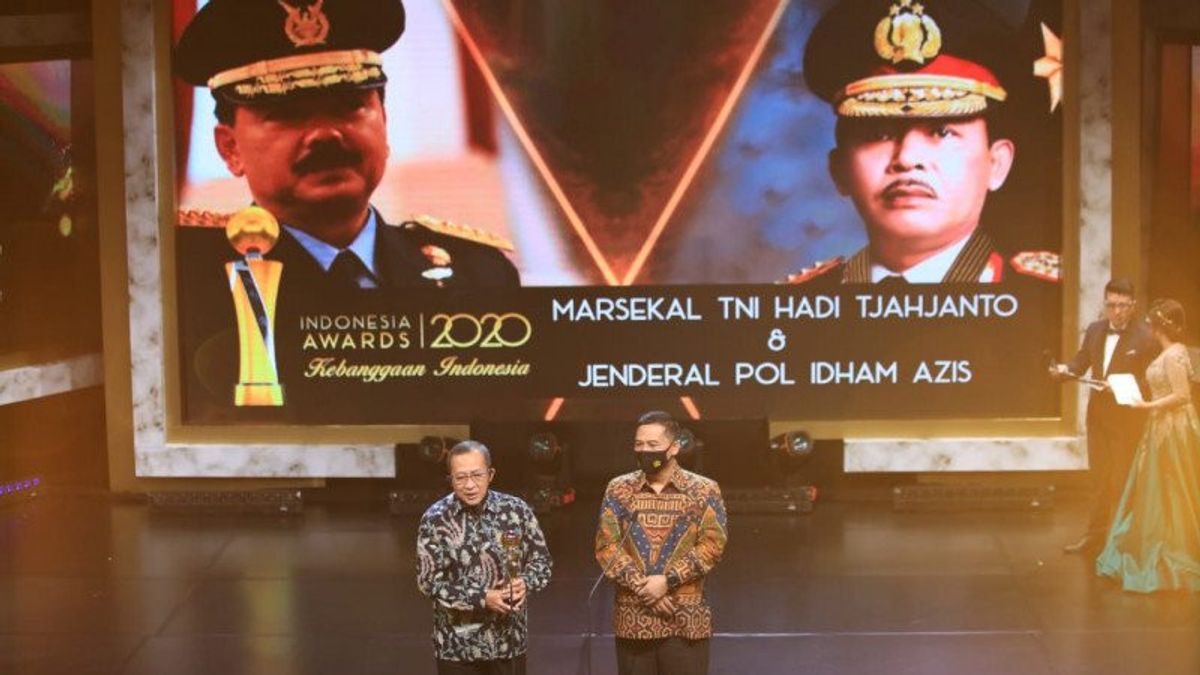 قائد الجيش الوطني الإندونيسي ورئيس الشرطة يفوز بجوائز إندونيسيا 2020، أحد القضاة هو إيرلانغا هارتارتو