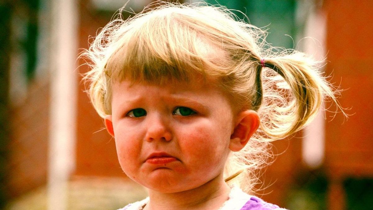 Mengapa Anak Cemburu saat Orang Tua Bermesraan? Cari Tahu 5 Penyebabnya di Sini 