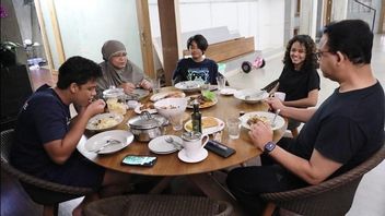 Three Dates Are Mandatory Food For Anies To Iftar