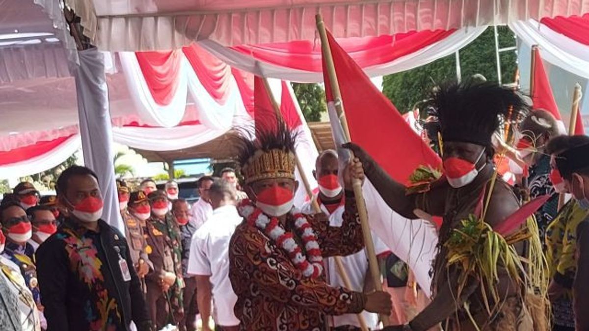Merauke Papua Becomes The First City To Distribute 10 Million Red And White Flags, Minister Of Home Affairs Tito: Must Be Proud Because Indonesia Is A Unique Nation