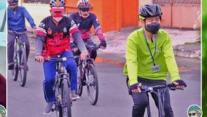 Lanjutkan Kebiasaan Jokowi, Gibran Mider Praja Perdana Bersepeda ke Sekolah