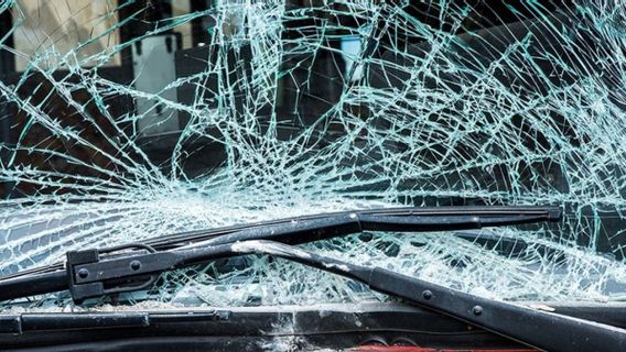 After Taking School Children, Motorcyclists Died When They Were Hit By A Garbage Truck Belonging To The Central Jakarta LH Sub-dept.