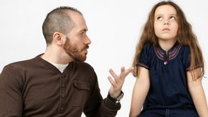 Tips Menghadapi Anak yang Menggunakan Bahasa Kasar Tanpa Marah dan Menghakimi