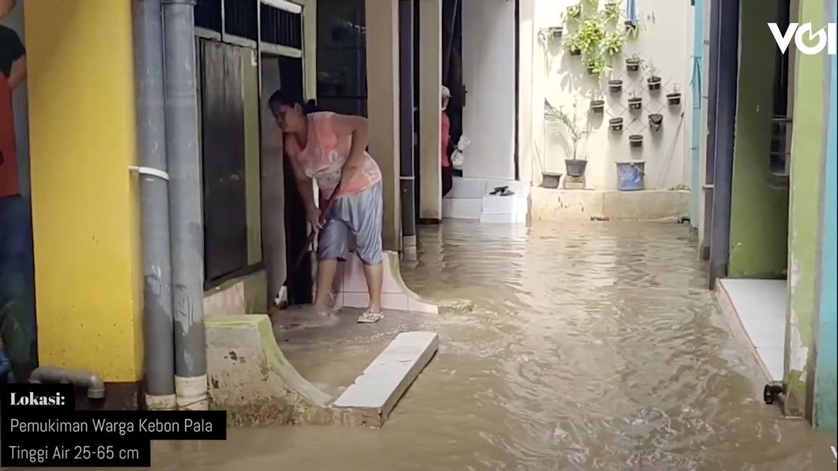 ビデオ:ケボン・パラ・ジャクティムの住民入植地に水没する洪水