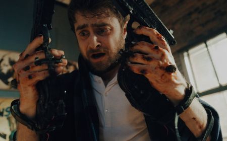 Resensi Film Gun Akimbo - Komedi Satire di Balik Aksi Brutal