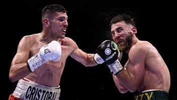 ナサニエル・コリンズを破り、クリストバル・ロレンテがWBCフェザー級世界王者に挑む