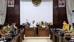 Wali Kota Surabaya Eri Cahyadi Minta Camat-Lurah Tak Obrak-Abrik Pedagang yang Langgar Prokes