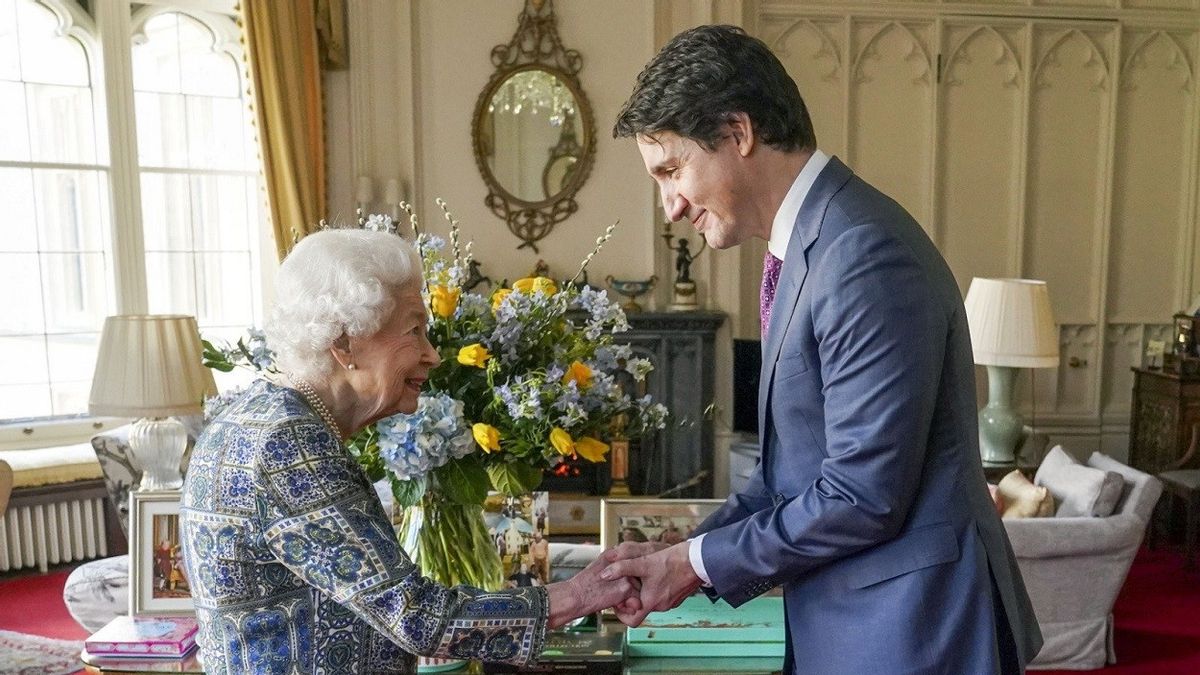 小时候第一次见到英国女王伊丽莎白二世，加拿大总理：我会非常坚强