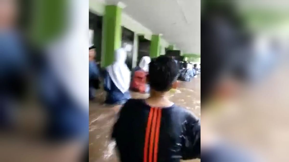 Video Of Flood Atmosphere At MTsN 19 Cilandak Pencam, School Wall Robes Died 3 Students