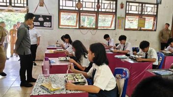 Wapres Gibran Tinjau Program MBG di SMPN 1 Tombolu Minahasa
