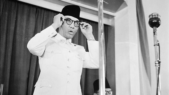 Sukarno Observe Les Homosexuels à Sukamiskin