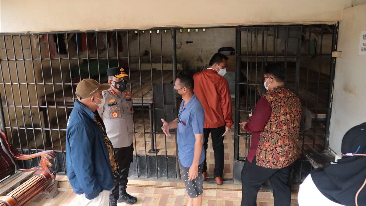Residents' Testimony About Human Cage At Langkat Regent's House