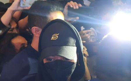 Datang Pakai Topi Naruto, Reza Arap Pulang dengan Penyitaan Donasi Rp1 Miliar dari Doni Salmanan