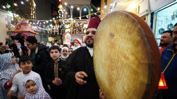 モスルでラマダンが生き返り、長年の戦争の後、古い伝統が戻ります