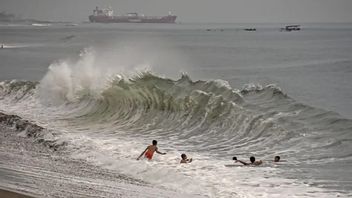 BMKG Asks Residents To Beware Of Waves 6 Meters In The Natuna Sea Until January 31