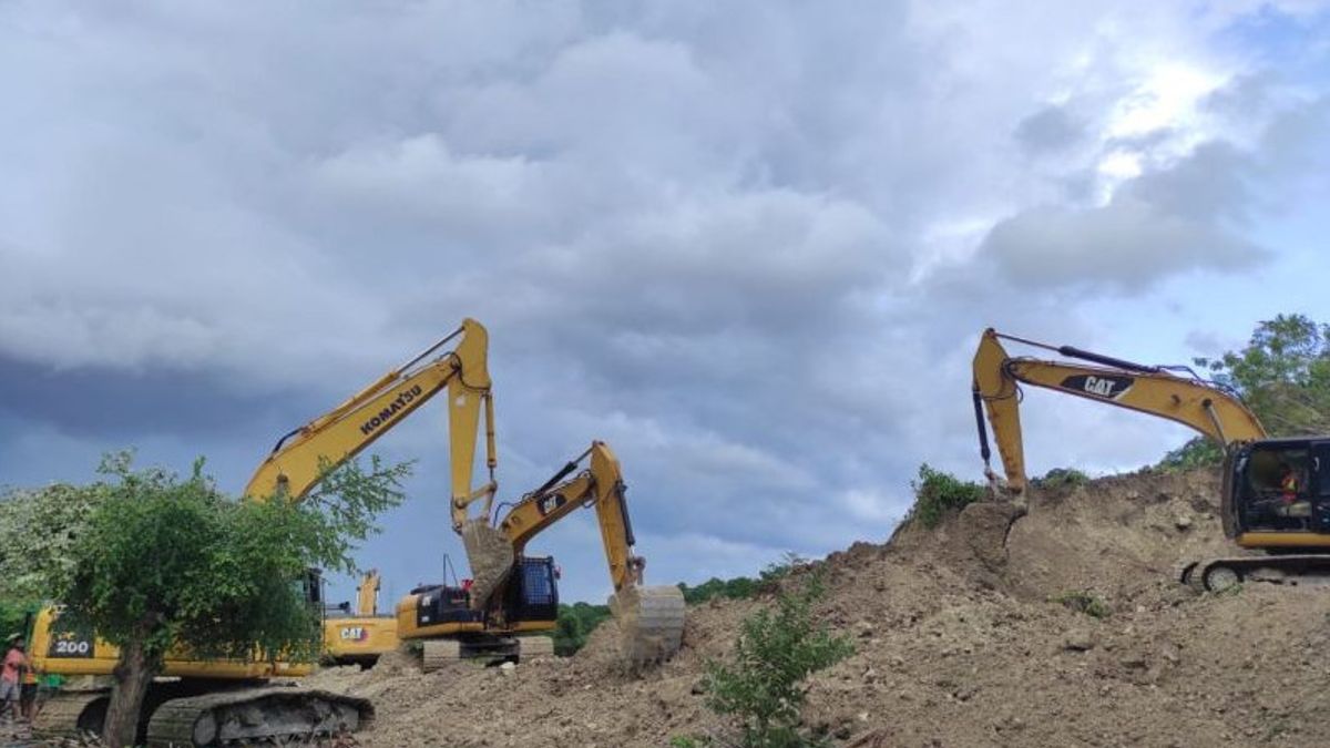 Lumpuh akibat Longsor, Jalur Trans Timor Diprediksi Normal Pekan Depan