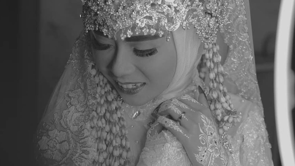 Islamic Bride's Greeting: Communicating Happiness with Prayer and Gratitude