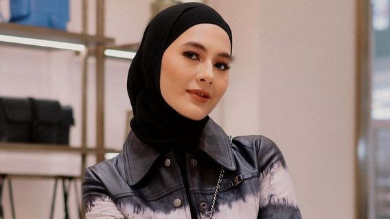 Mengintip Sentuhan Outfit Kasual pada Penampilan Paula Verhoeven dalam 7 Potret