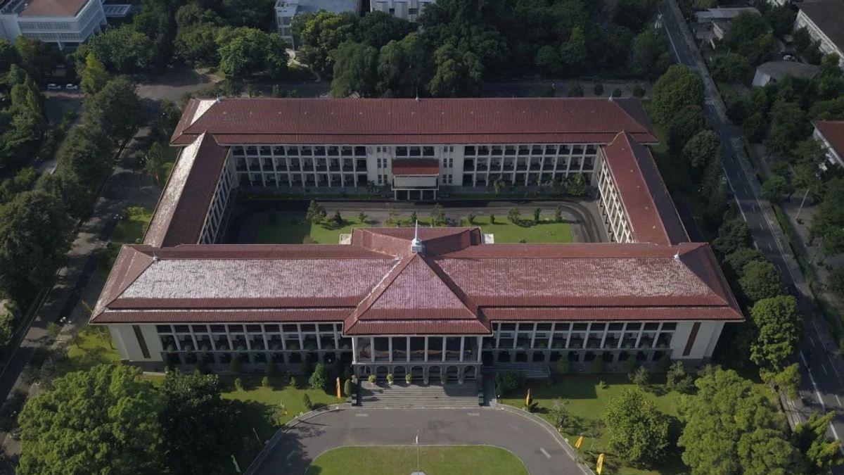 Anggito Abimanyo在今天的记忆中从UGM Imbas Plagiat退出,2014年2月17日