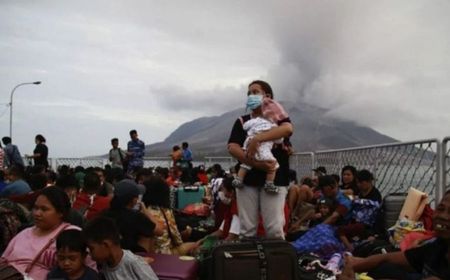 Erupsi Gunung Ruang, Pemerintah Terus Upayakan Evakuasi 9.000 Warga