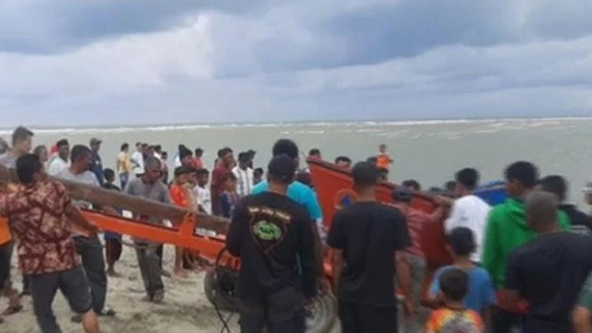 船被海浪击中，东亚齐渔民报告在马六甲海峡失踪