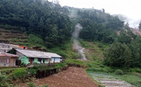 Pemkab Batang Jateng Tawarkan Relokasi 10 Keluarga yang Tinggal di Kawasan Kawah Gunung Sipandu