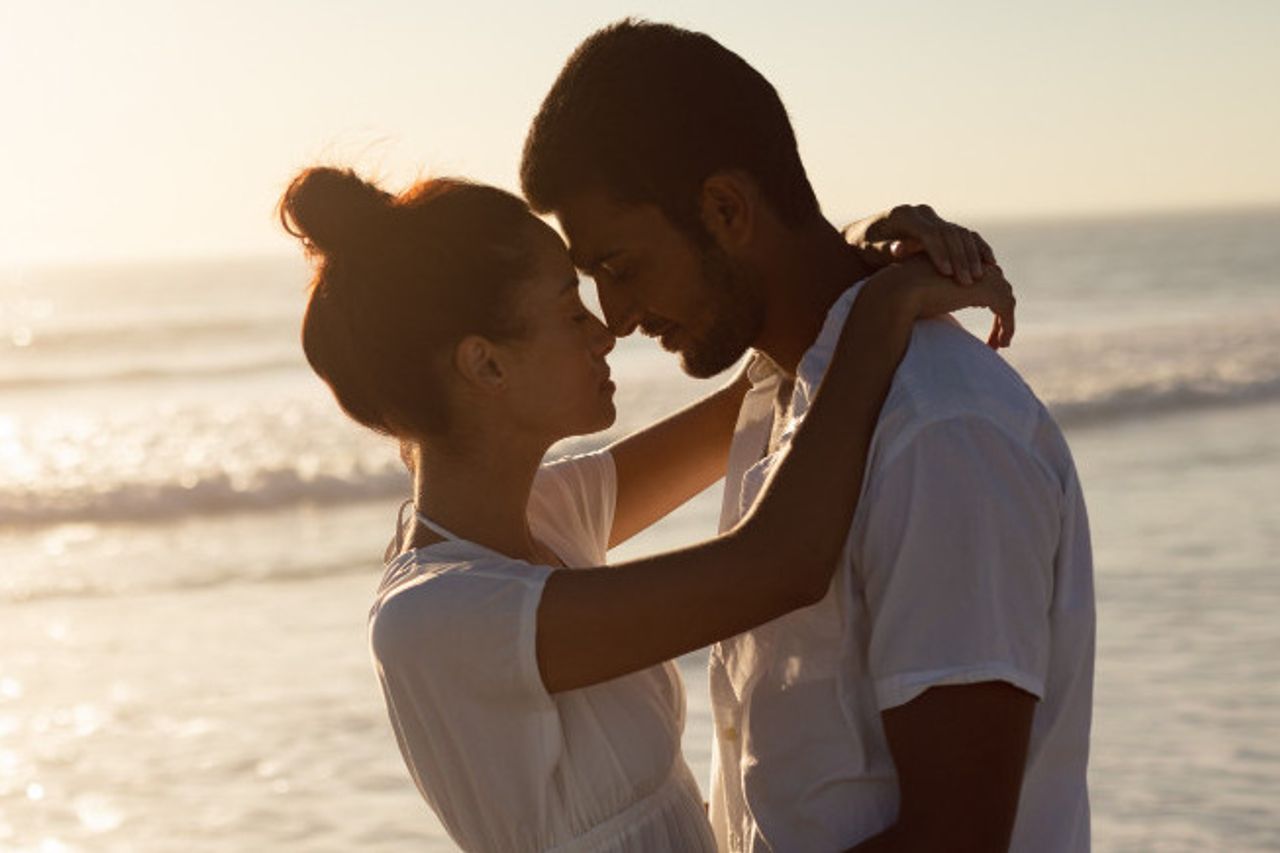 7 Reasons Why You Need Eye Contact When Making Love