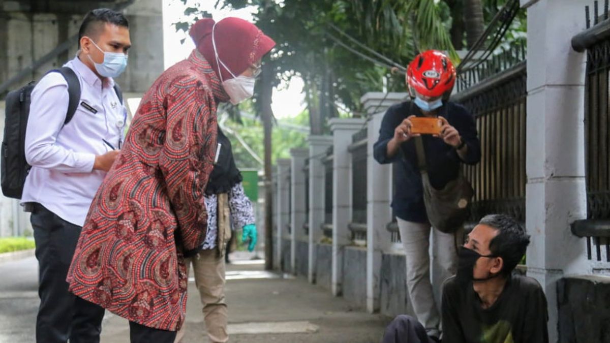 丽斯玛忙着在雅加达进行现场检查活动，阿尼斯的下属：无家可归的人在Sudirman-Thamrin街上变得拥挤