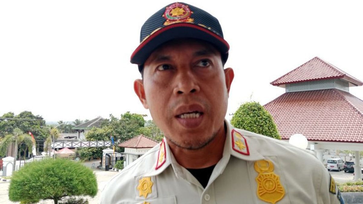 <i>Dear</i> Caleg di Lombok Tengah NTB, Patuhi Perda Keindahan Kota Jangan Pasang Baliho di Pohon