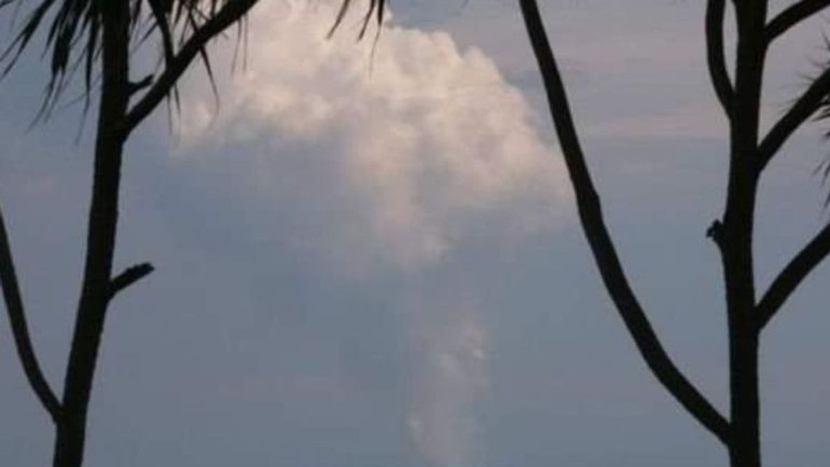 アナククラカタウ山が再び噴火
