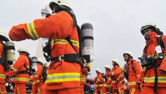 スラバヤの火災 干ばつが長引くと、住民はゴミや葦を不用意に燃やさないように注意を喚起される