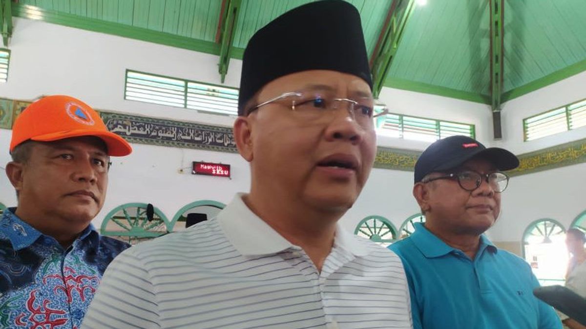 Bengkulu Governor Gives IDR 36 Million Aid For 12 Families Of Fire Victims