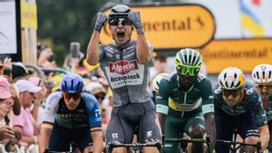 Jasper Philipsen Menangi Etape ke-10 Tour de France 2024 Berkat Bantuan  Mathieu van der Poel