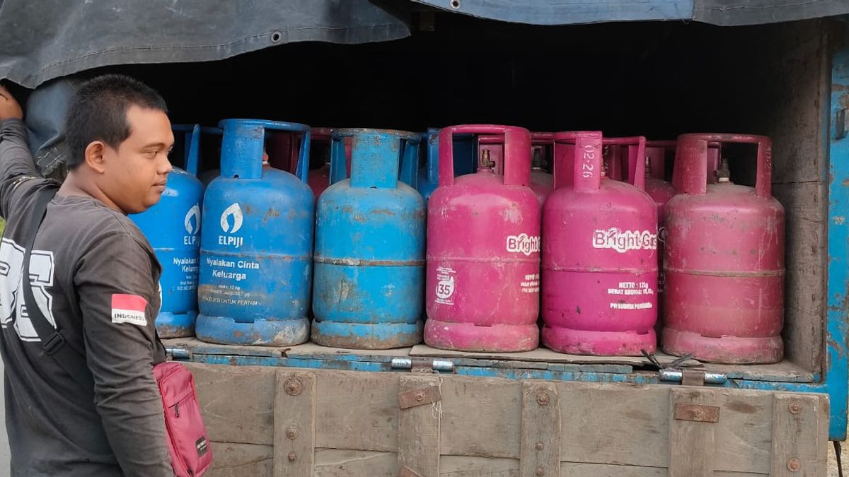 Baintelkam, National Police Headquarters, Unloads The Warehouse For Consolidating 3 Kg Gas Cylinders To 12 Kg Cylinders