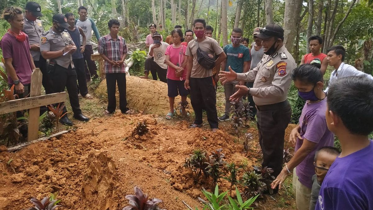 Veut être Puissant Et Peut Disparaître, 2 Jeunes De L'ouest De Sumatra Mentawai Démantèlent La Tombe