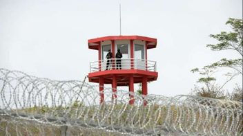 The Convict Has A Cellphone, Lubukbasung Prison, And A Massive Raid