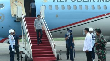 Terbang ke Bandung, Jokowi Tinjau Uji Klinis Vaksin COVID-19