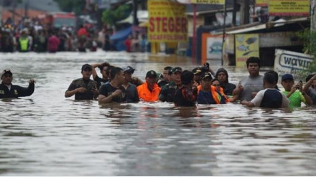 Yesterday, The Children Were Waiting For The Father Who Died To Be Dragged By The Flood