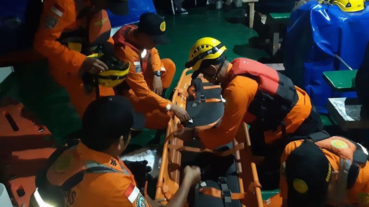 Torn Wound In Stomach During Equipment Repair, WN Chinese Crew Members Evacuated By Basarnas Banda Aceh
