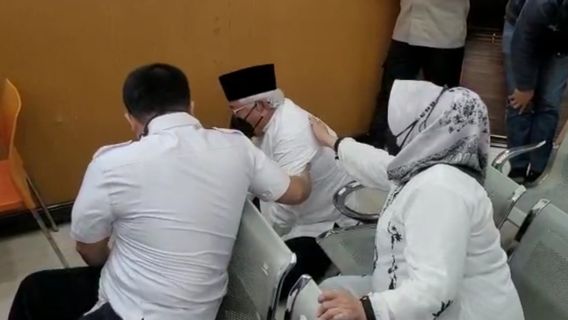 Momen Ayahanda Bersujud Saat Hakim Vonis Arif Rachman Arifin 10 Bulan Penjara di Kasus <i>Obstruction of Justice</i>