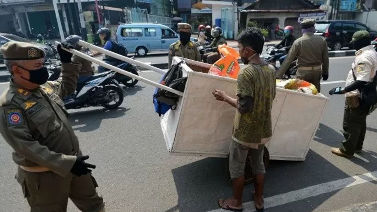 Sedih! Sudah Bayar Rp25 Juta, Beli Seragam dan Bekerja, Ternyata 9 Orang Ini Baru Sadar Jadi Satpol PP Gadungan