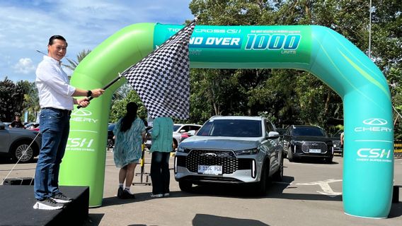 切里向消费者移交了Tiggo Cross CSH的前1,000台